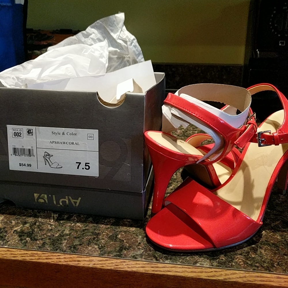 Apt 9 high heel